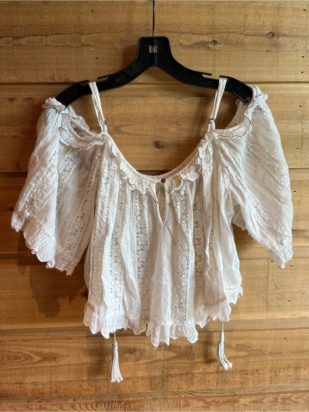 FREE PEOPLE - Feminine white Cropped Cotton Lace off the shoulder top w ruffles - Picture 6 of 8